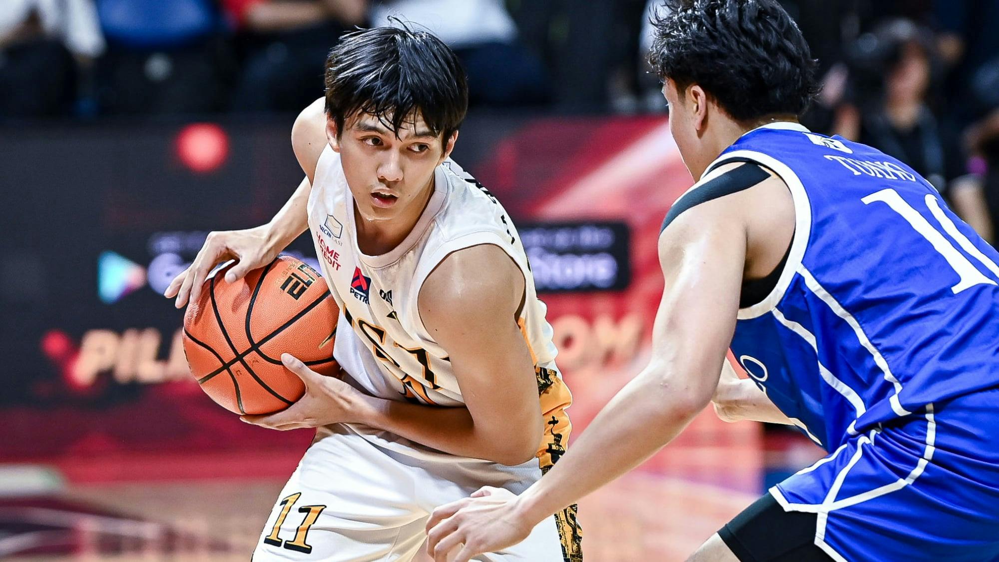 UST nips Ateneo to cling to solo fourth in UAAP men’s standings